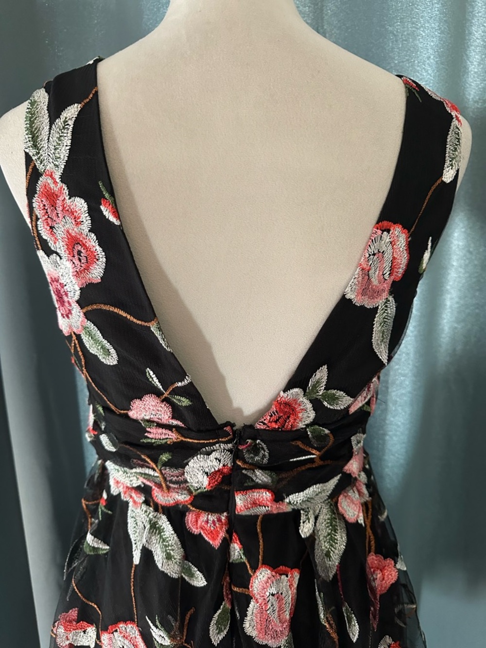 AQUA Luxe Black Embroidered Floral Mesh Dress Small V-Neck Fit & Flare - Picture 5 of 9